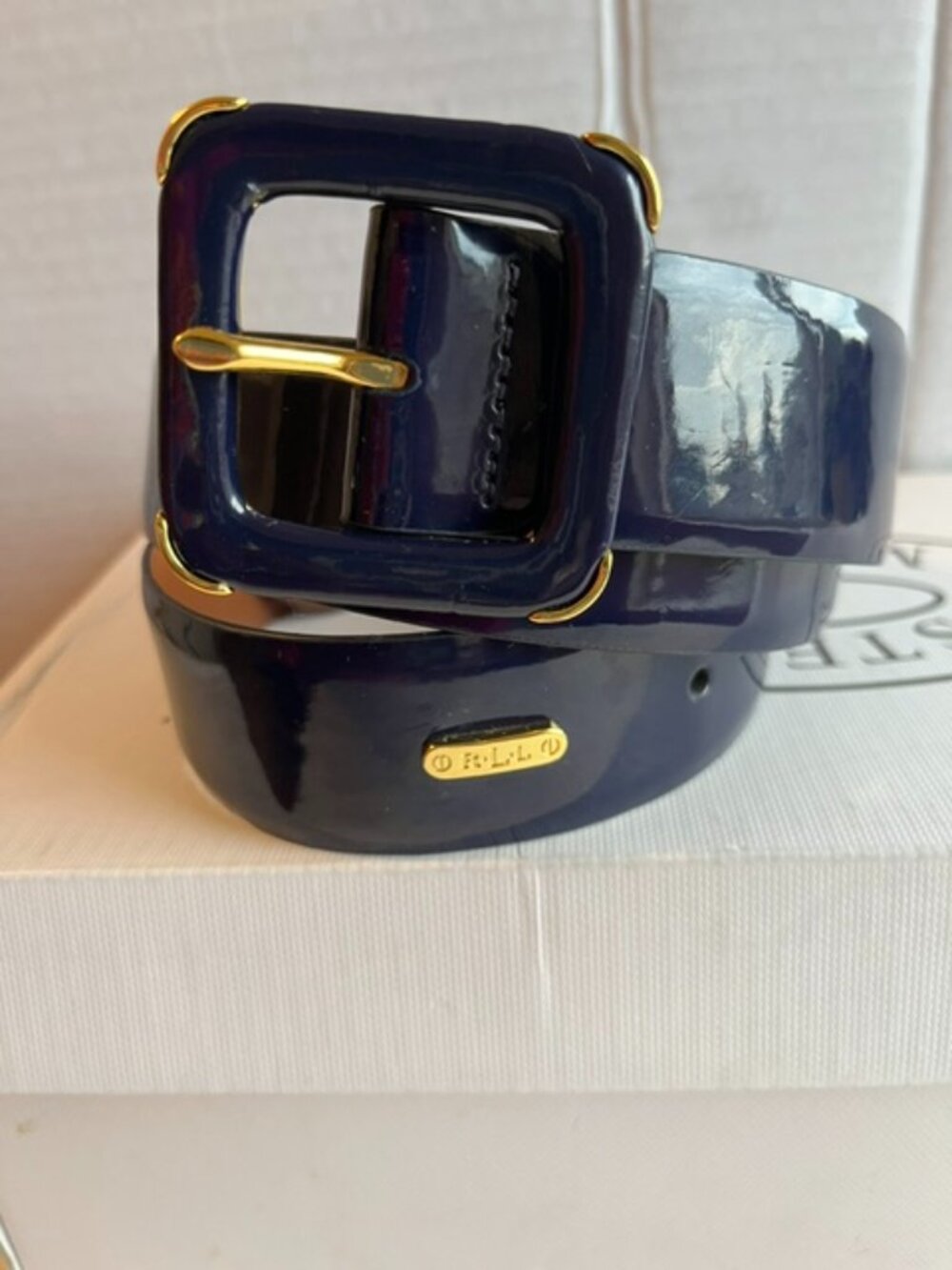 LAUREN by Ralph Lauren navy patent belt.